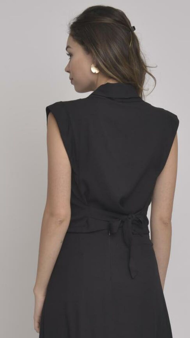 Imagem de Blusa Cropped de Alfaiataria Preta com Botões e Detalhe em Laço nas Costas - Sofisticação e Estilo